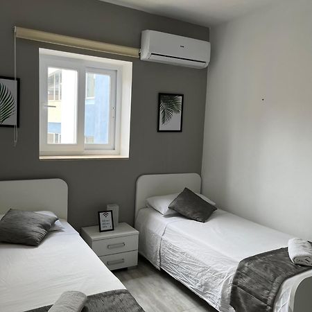 F3 Room 3, Private Room Two Single Beds Shared Bathroom Msida Buitenkant foto