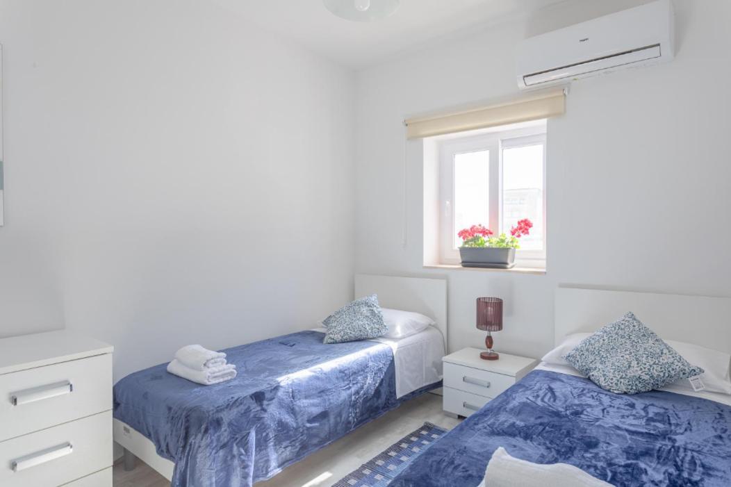 F3 Room 3, Private Room Two Single Beds Shared Bathroom Msida Buitenkant foto