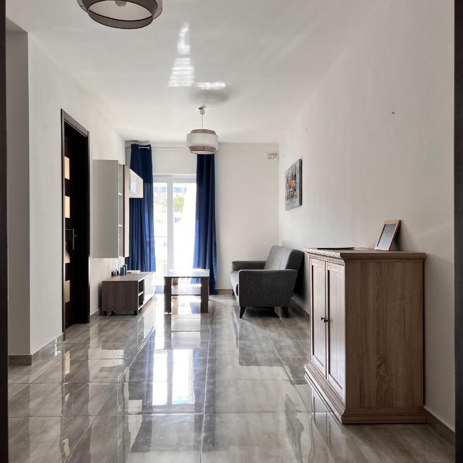 F3 Room 3, Private Room Two Single Beds Shared Bathroom Msida Buitenkant foto