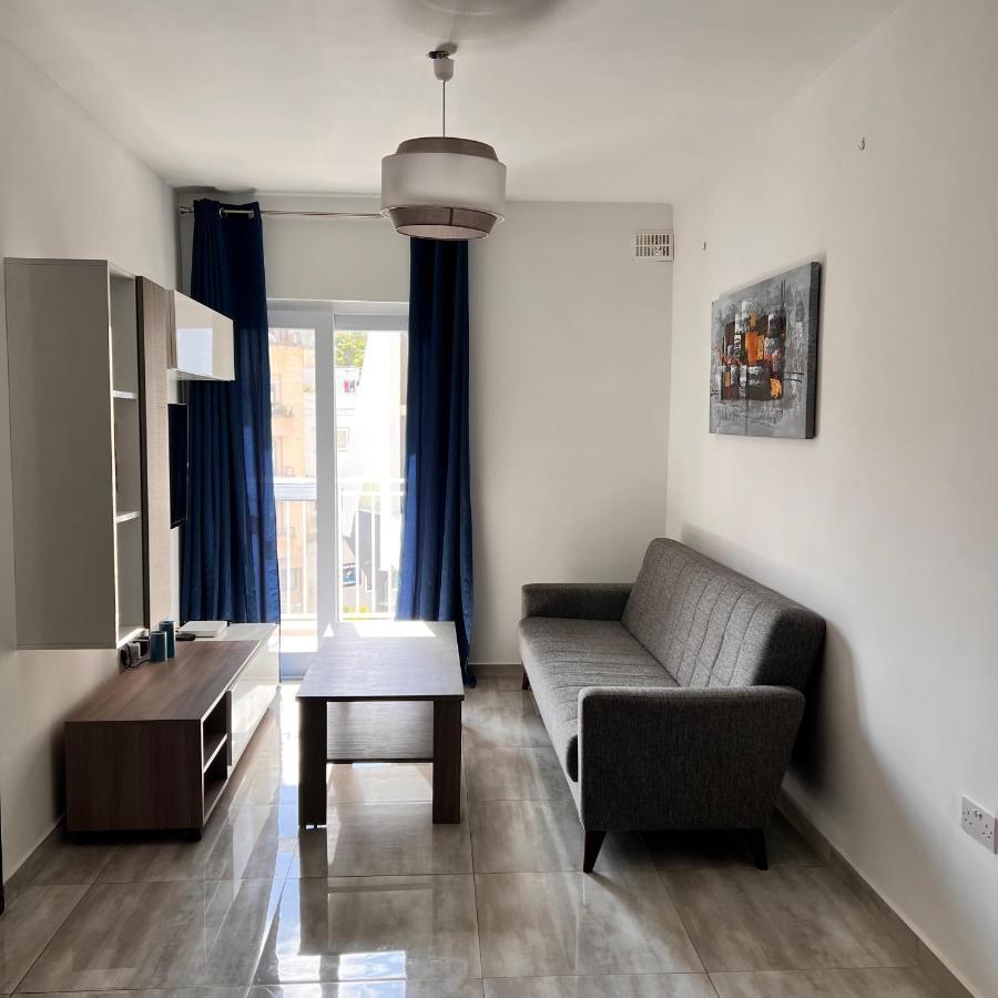 F3 Room 3, Private Room Two Single Beds Shared Bathroom Msida Buitenkant foto