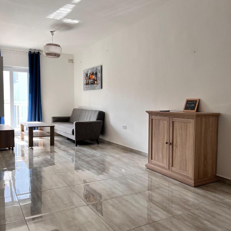 F3 Room 3, Private Room Two Single Beds Shared Bathroom Msida Buitenkant foto