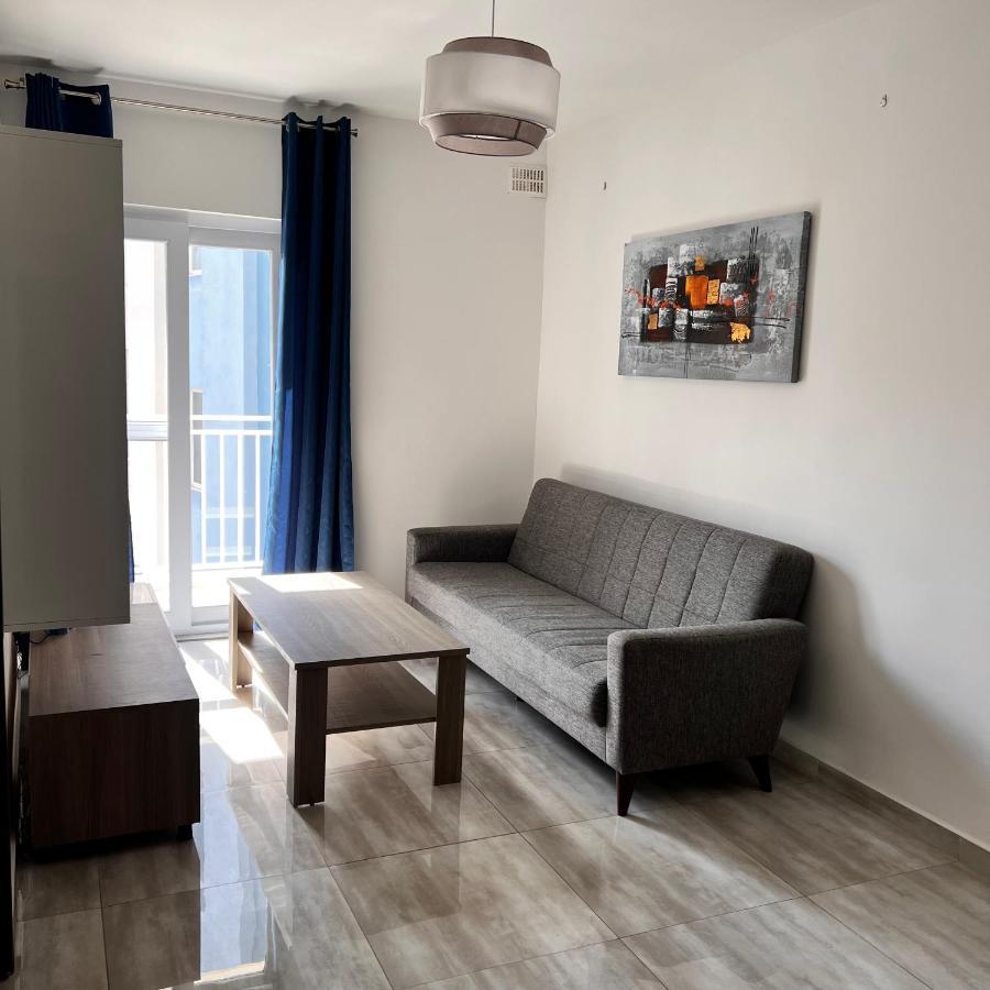 F3 Room 3, Private Room Two Single Beds Shared Bathroom Msida Buitenkant foto
