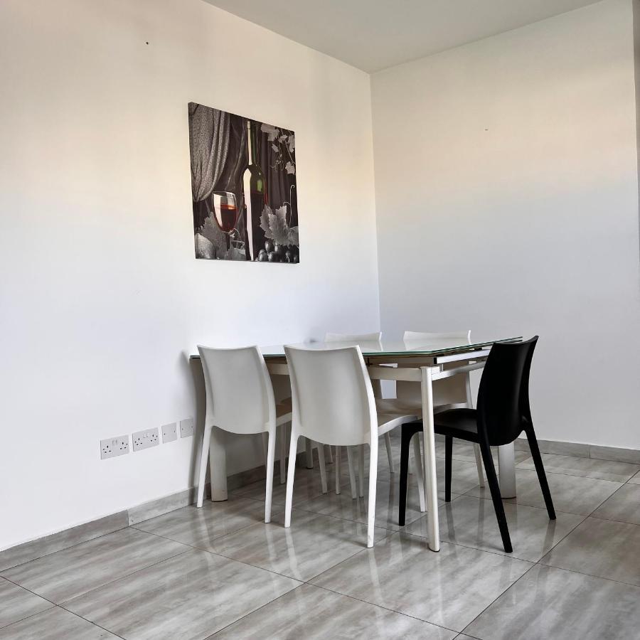 F3 Room 3, Private Room Two Single Beds Shared Bathroom Msida Buitenkant foto
